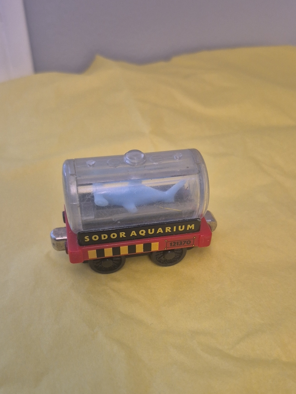 SODO Red Aquarium Tank Car with Clear Capsule and Light Blue Shark